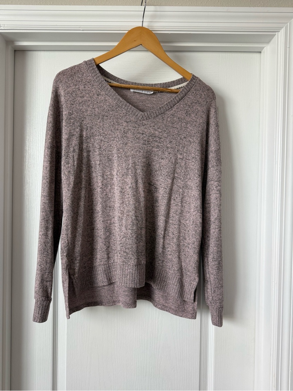 Potter’s Pot Heathered Mauve V-Neck Lightweight Sweater Size M